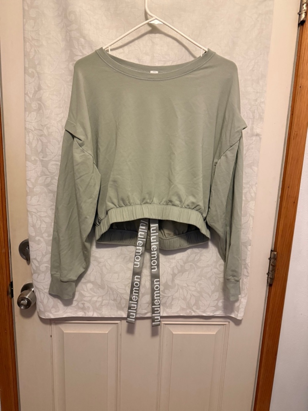 Lululemon Sage Green/Beige Cinch-Waist Crop Crew Pullover - Picture 2 of 6